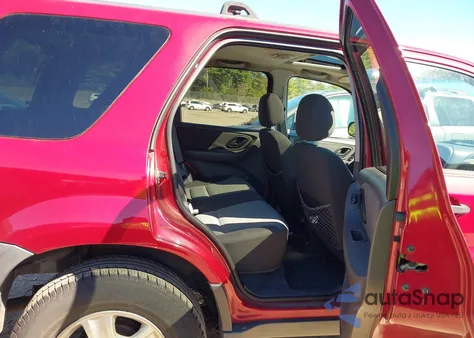 2003 Ford Escape Xlt z USA, uszkodzony, nr VIN 1FMYU93143KC64942